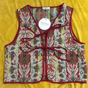 Rustty dustty Floral Tapestry Vest with Red Trim! Size XL NWT
